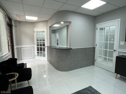 685 Bloomfield Ave, Verona, NJ, 07044-1630 | Card Image