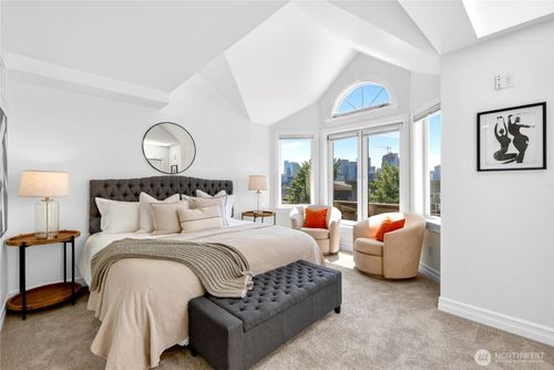 402 Aloha St, Seattle, WA, 98109-3919 | Card Image