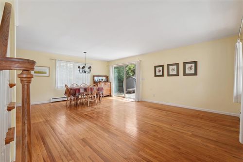 2 Heather Dr, Remsenburg, NY, 11960-2042 | Card Image