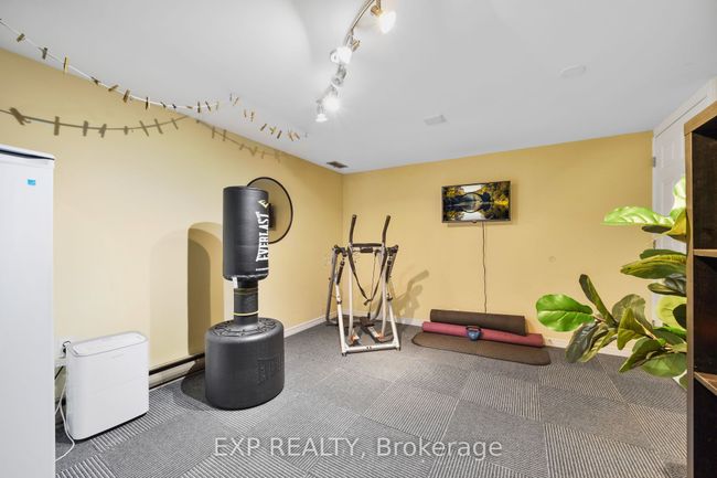 136 Darras Crt, Condo with 5 bedrooms, 2 bathrooms and 1 parking in Brampton ON | Image 37