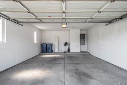 12000 Murray St, Grand Blanc, MI, 48439-9388 | Card Image