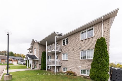 204-341 Matheson Dr, Pembroke, ON, K8A8S5 | Card Image