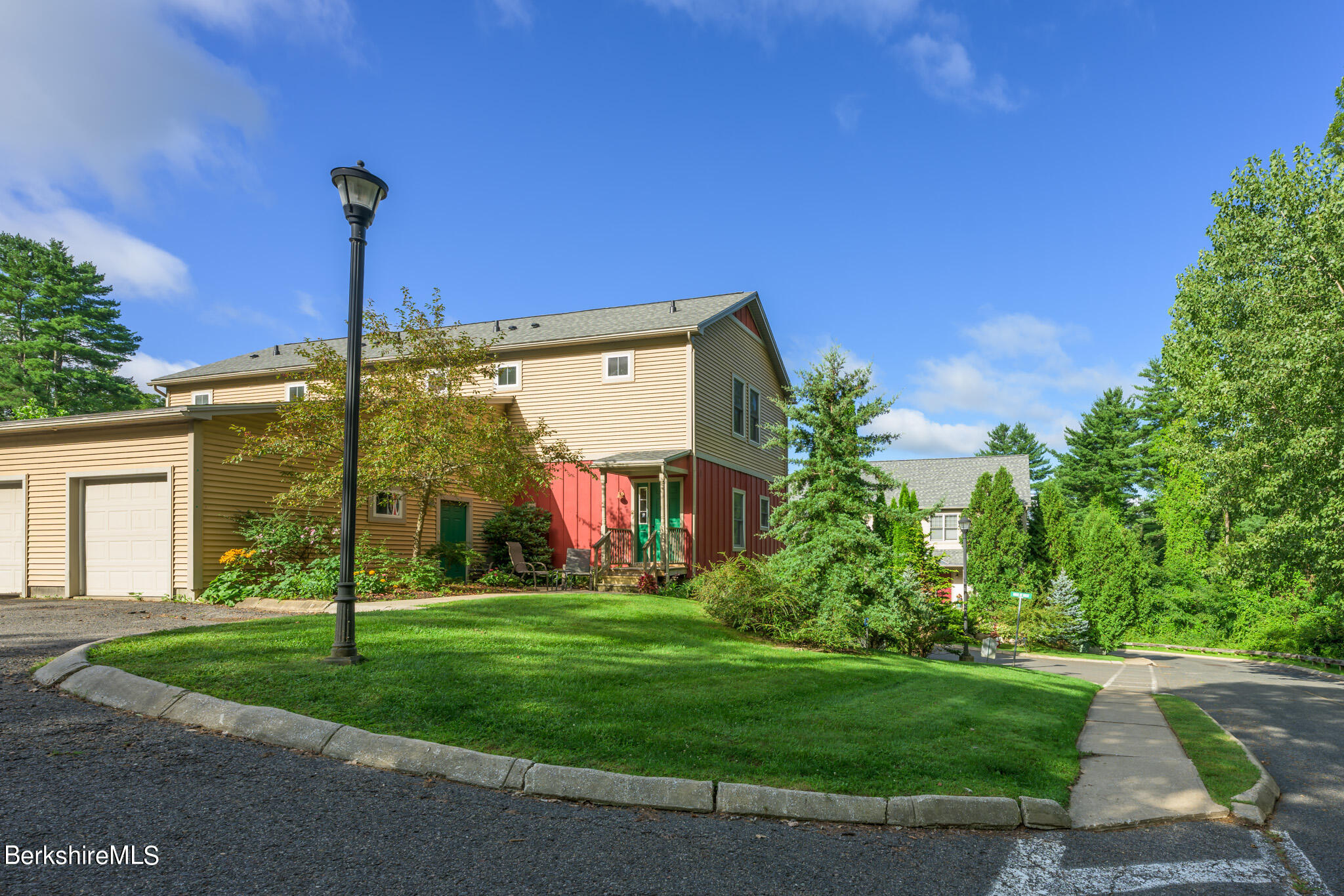 Rose Ct, Great Barrington, MA 01230