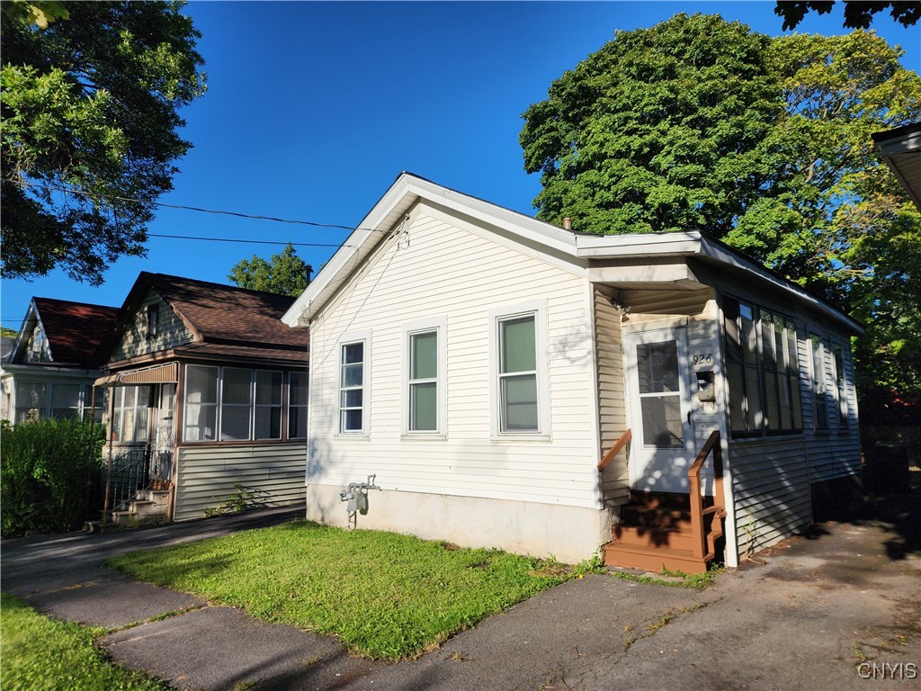 Highland St, Syracuse, NY 13203