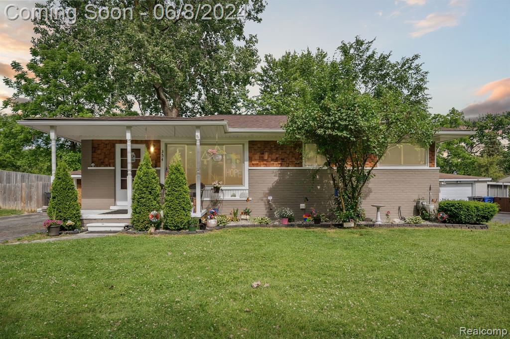 Tilmor Dr, Waterford, MI 48328