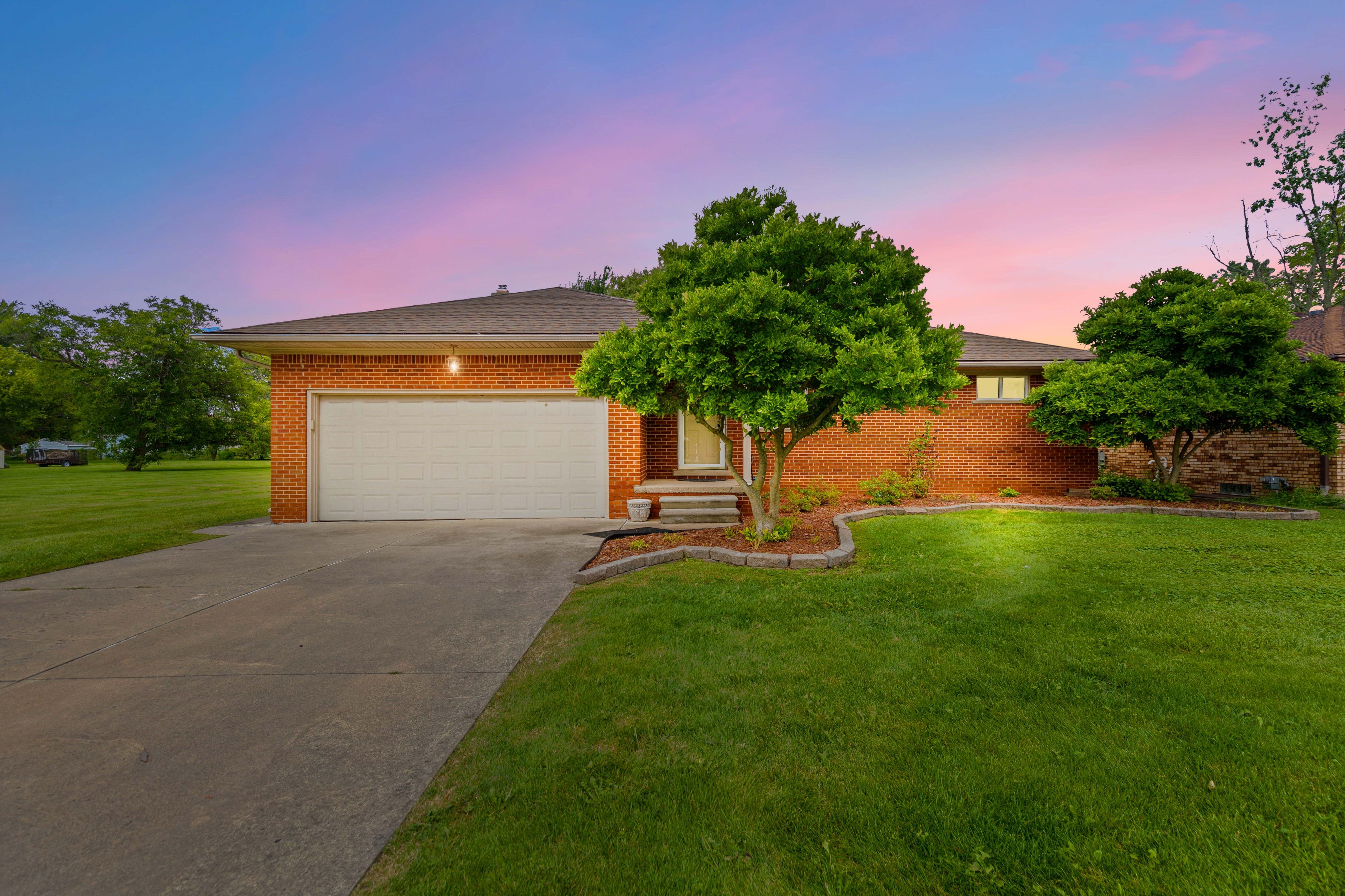 Groveland St, Roseville, MI 48066