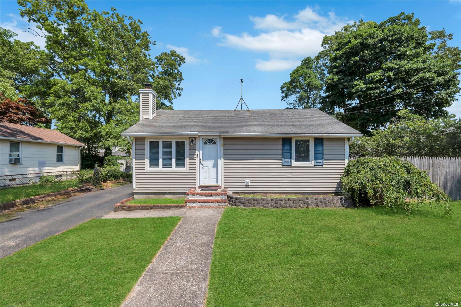 Mulford St, Patchogue, NY 11772