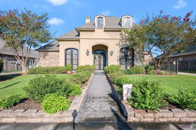 8606 Grand View Dr, House other with 4 bedrooms, 3 bathrooms and null parking in Baton Rouge LA | Image 2