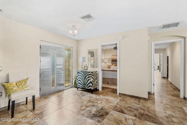 Welcoming foyer | Image 22