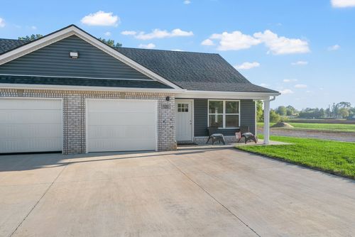 329 Wisteria Ln, Oak Grove, KY, 42262-8387 | Card Image