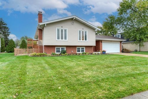 8S141 Grant St, Darien, IL, 60561-3718 | Card Image