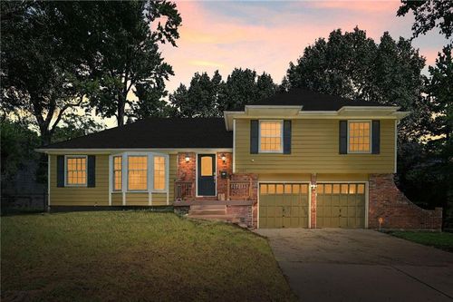 2008 W 84th St, Leawood, KS, 66206-1504 | Card Image