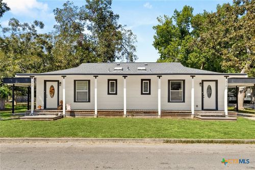 214 Dallas St, New Braunfels, TX, 78130-5373 | Card Image