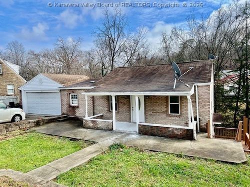 916 Lincoln Dr, South Charleston, WV, 25309-2302 | Card Image