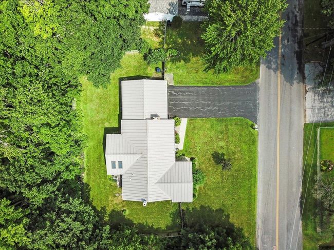8 Center St, House other with 4 bedrooms, 3 bathrooms and null parking in Bennington VT | Image 27