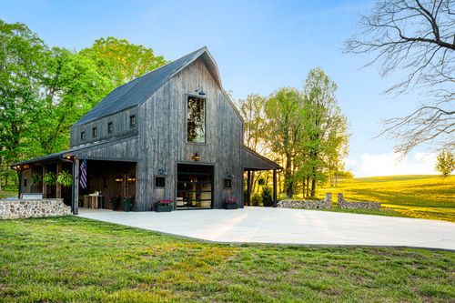 795 Tucker Rd, Dickson, TN, 37055-5613 | Card Image