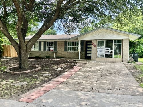 3633 Flamingo Way, Mesquite, TX, 75150-3400 | Card Image