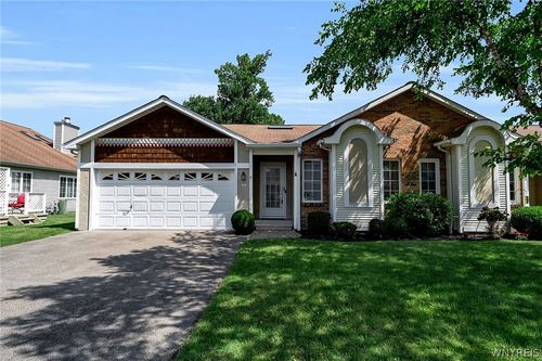 8 Bird Walk Ln, Amherst, NY, 14221-8300 | Card Image