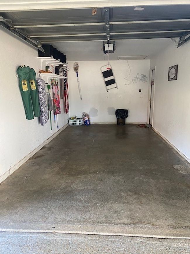 Garage | Image 17