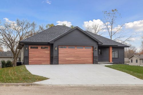 1227 Bellflower Ln, Owatonna, MN, 55060-5112 | Card Image