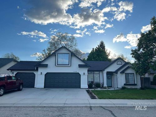 3253 N Lilyturf Ave, Meridian, ID, 83646-5570 | Card Image