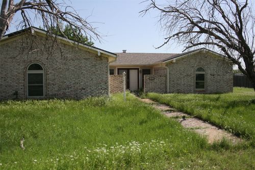 103 Wolf Cir, Graham, TX, 76450-6432 | Card Image