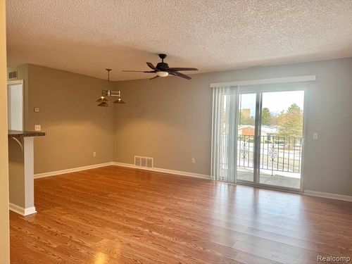 15034 Island Dr, Sterling Heights, MI, 48313-2220 | Card Image