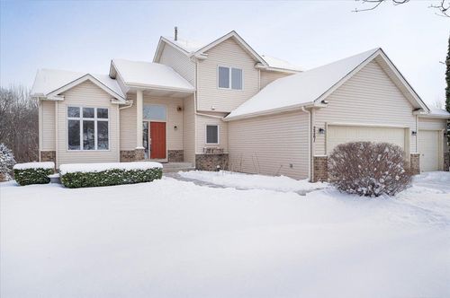 2261 Manuela Circle, Chaska, MN, 55318 | Card Image