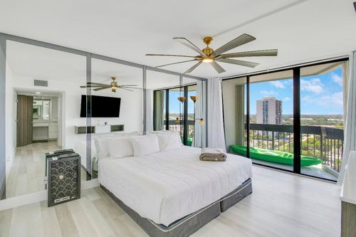 1401-2000 Presidential Way, West Palm Beach, FL, 33401 | Card Image