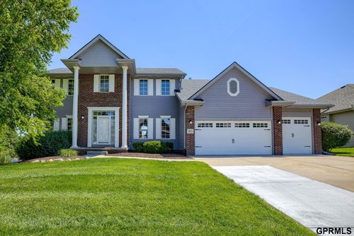2211 Broadwater Dr, Papillion, NE, 68046-4573 | Card Image