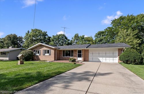 2082 Kingswood Dr, Flint, MI, 48507-3523 | Card Image