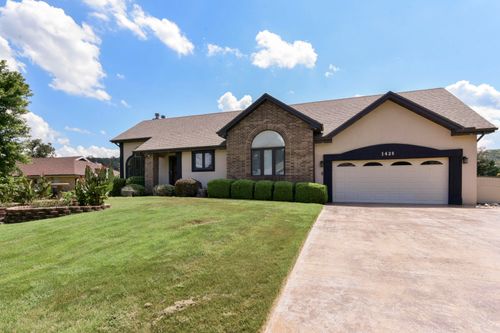 1426 Pointe Royale Dr, Branson, MO, 65616-3739 | Card Image