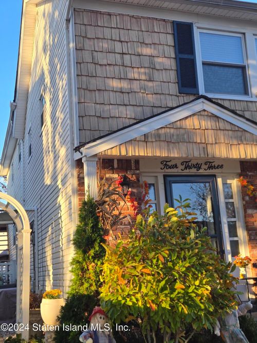 433 Barlow Ave, Staten Island, NY, 10308-1202 | Card Image