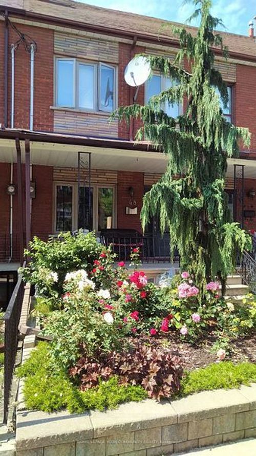 main-48 Ulster St, Toronto, ON, M5S1E3 | Card Image