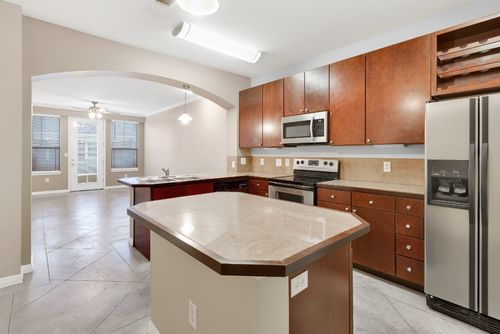 apt-212-2505 San Gabriel St, Austin, TX, 78705-4386 | Card Image