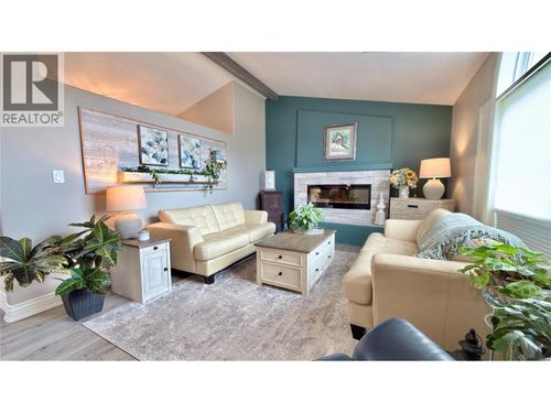 611 Gertrude St, Midway, BC, V0H1M0 | Card Image