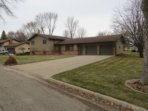 902 10th St S, Benson, MN, 56215-2006 | Card Image