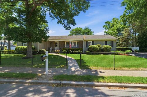 22 Stephens Ct, Hauppauge, NY, 11788-4736 | Card Image