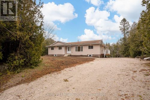 12 Nicholas Street, Northern Bruce Peninsula, ON, N0H2G0 | Card Image