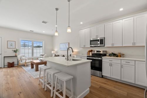 apt-6-15 Suffolk Dr, Concord, NH, 03303-2133 | Card Image