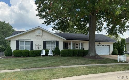 2110 Woodlet Park Dr, Chesterfield, MO, 63017-5035 | Card Image
