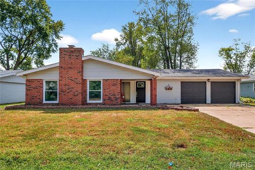 4 Primrose Ln, Fairview Heights, IL, 62208-2439 | Card Image