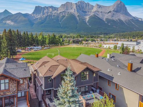 617 7 St, Canmore, AB, T1W2C2 | Card Image