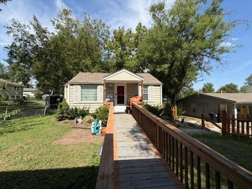 406 E Devon St, Independence, MO, 64055-1519 | Card Image