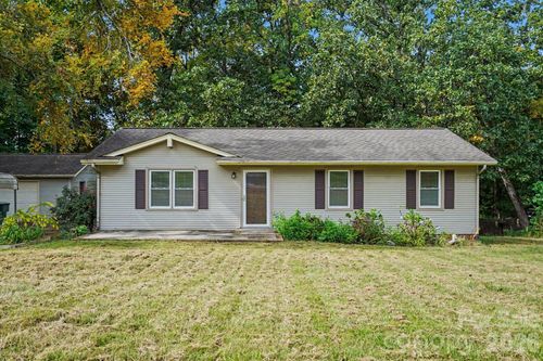 213 Cobblestone Ln Nw, Concord, NC, 28027-7414 | Card Image