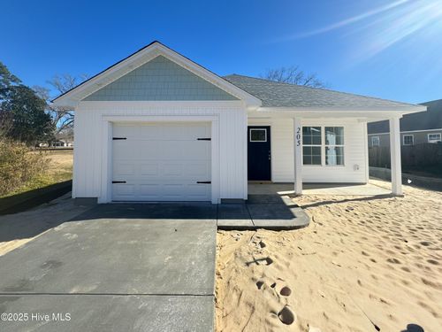 205 Jenkins Ave, Maysville, NC, 28555-8027 | Card Image