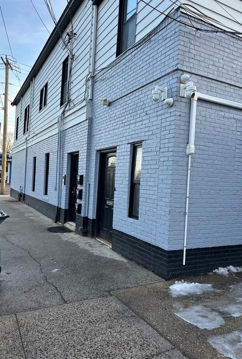 2 Mckee St, Floral Park, NY, 11001-1616 | Card Image