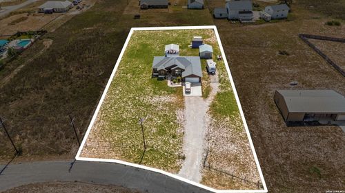 149 Lakeview Cir, La Vernia, TX, 78121-5101 | Card Image