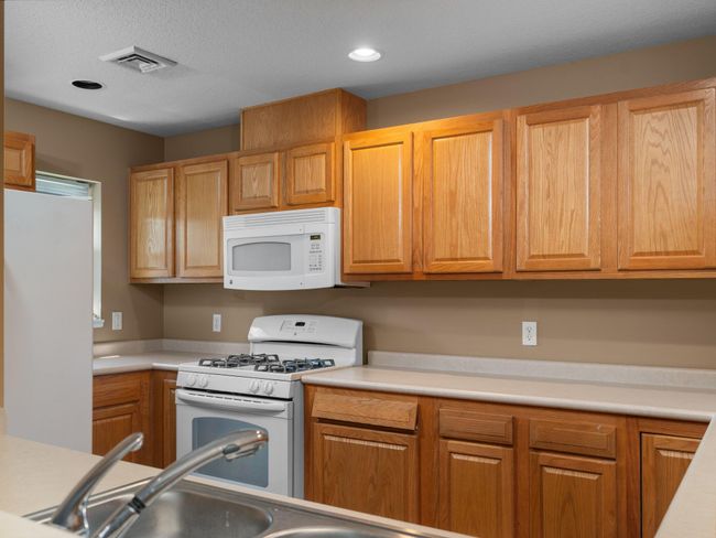 UNIT-104 - 301 N Lake St, Condo with 2 bedrooms, 2 bathrooms and null parking in Cadillac MI | Image 6