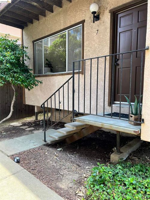 7-3800 Maybelle Ave, Oakland, CA, 94619-2152 | Card Image